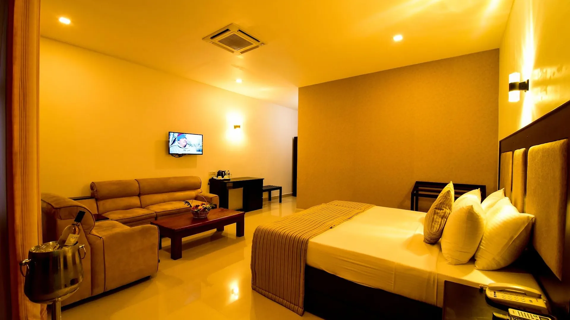 Full Moon Garden Hotel Negombo 4*,