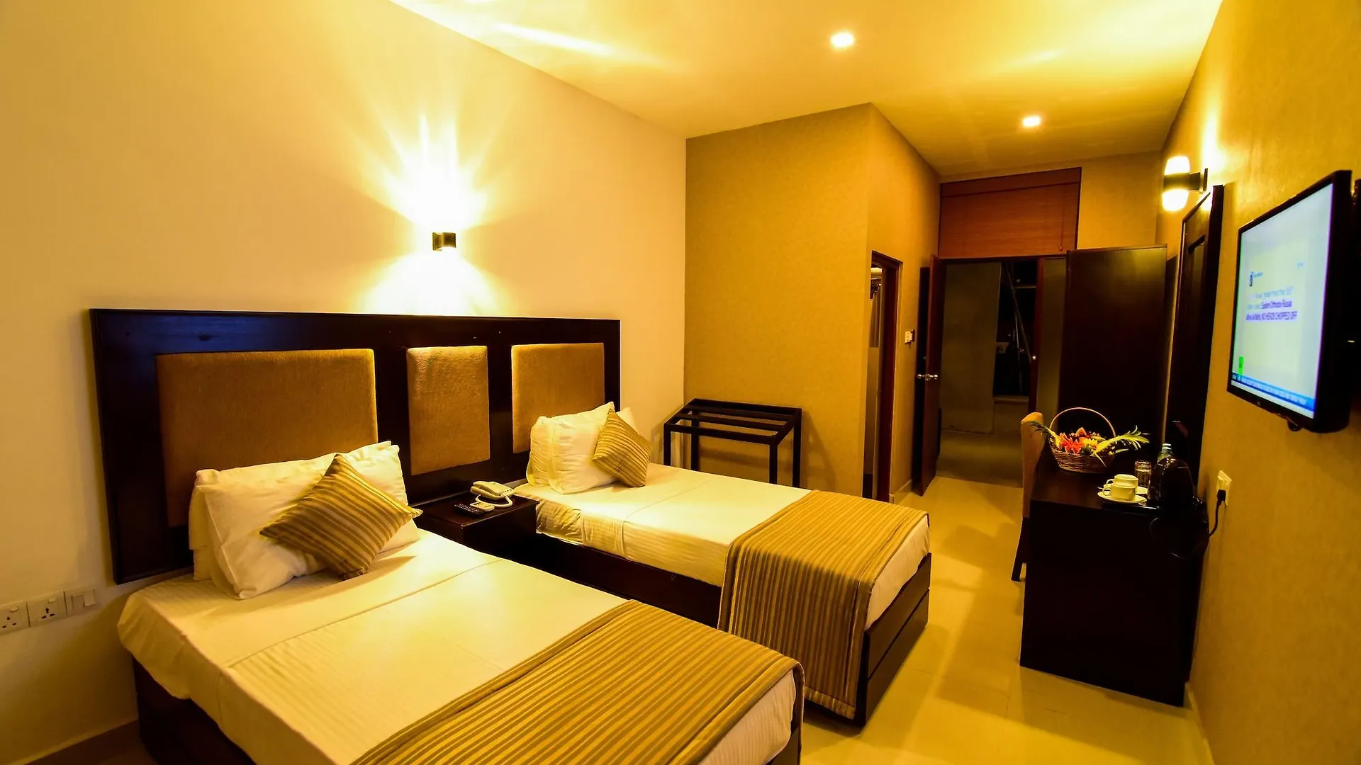 Full Moon Garden Hotel Negombo