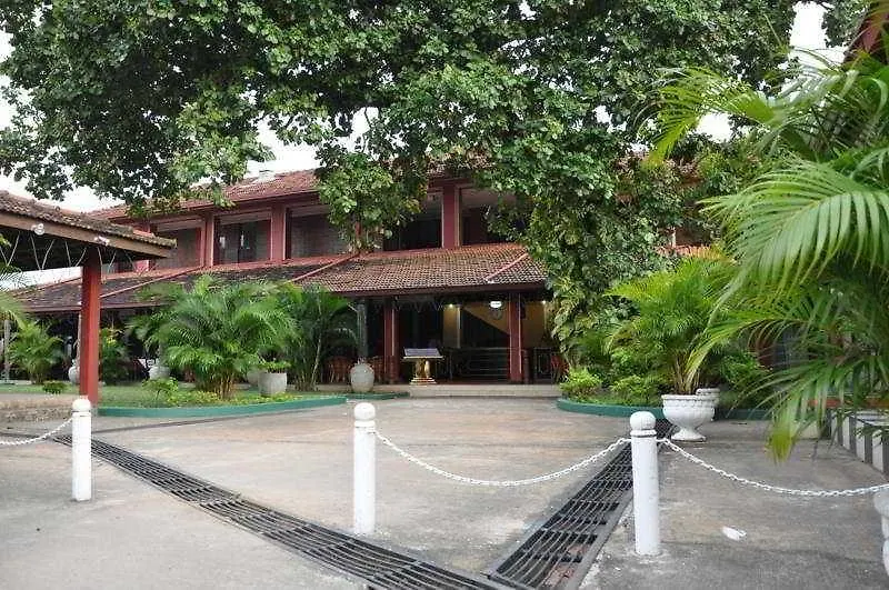 Full Moon Garden Hotel Negombo